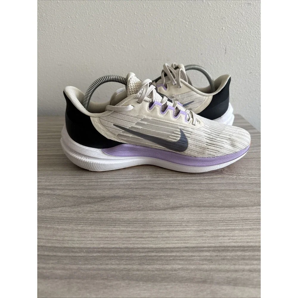 Nike Women’s Air Winflo 9 ‘Light Orewood Brown’ DD8686-103 Shoes Women’s Size 9‎